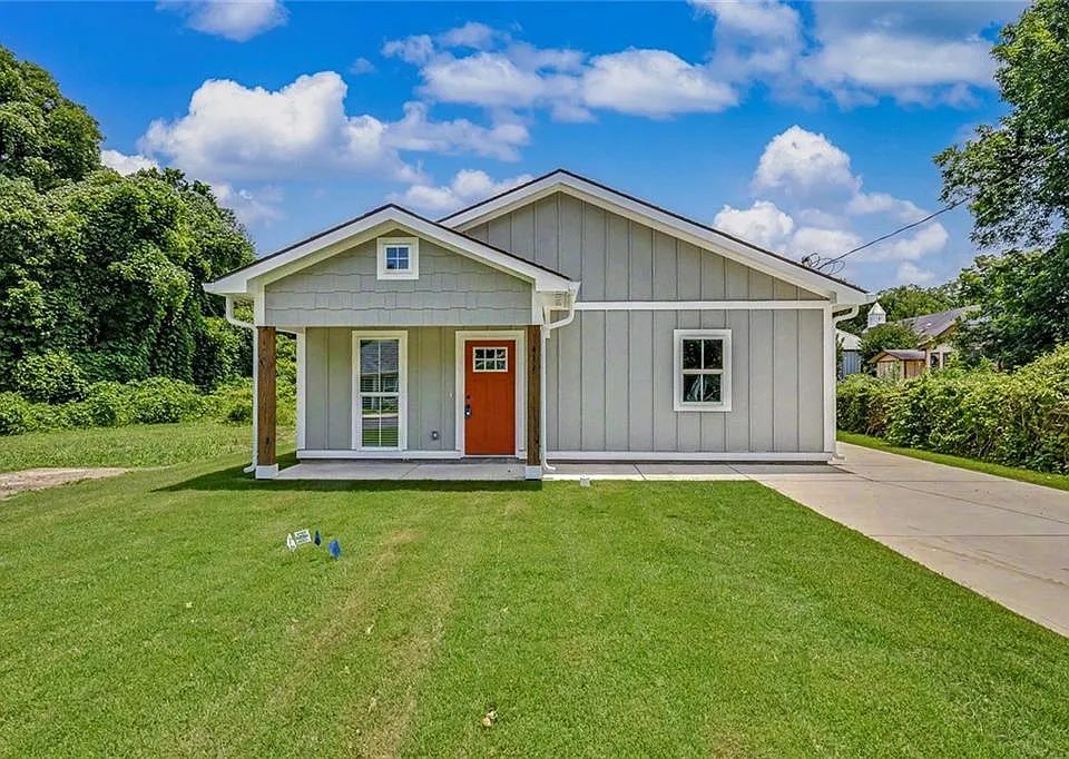411 Hardy Ave SW