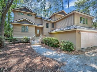 8 Barnacle Rd, Hilton Head Island, SC 29928