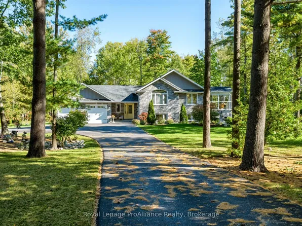 21502 Loyalist Pkwy, Prince Edward County, ON K0K 1L0