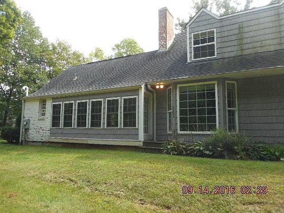 5th image of 215 Stonegate Cir