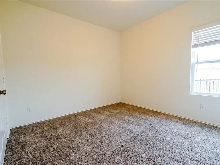 933 Wildrye Ct — Photo 7