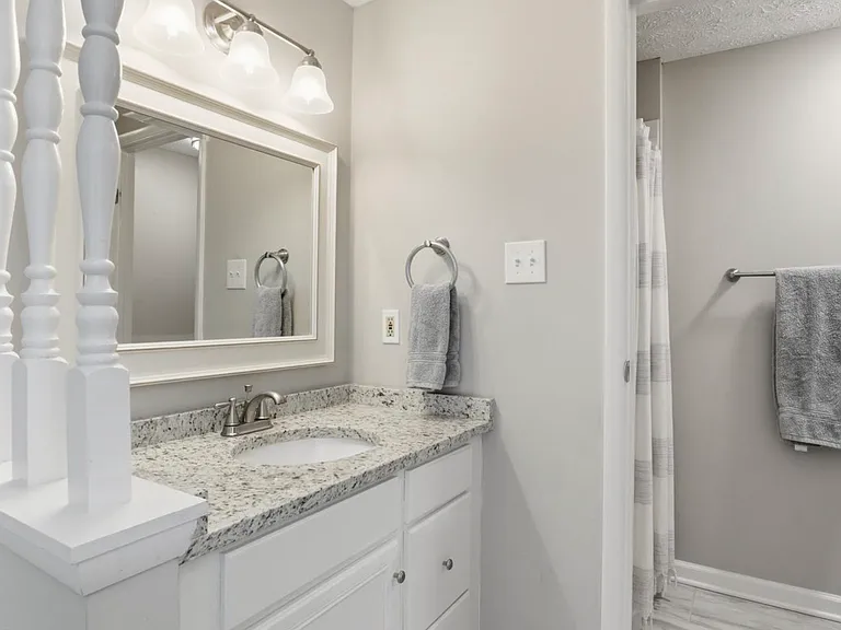 MB Sink separate from toilet and shower