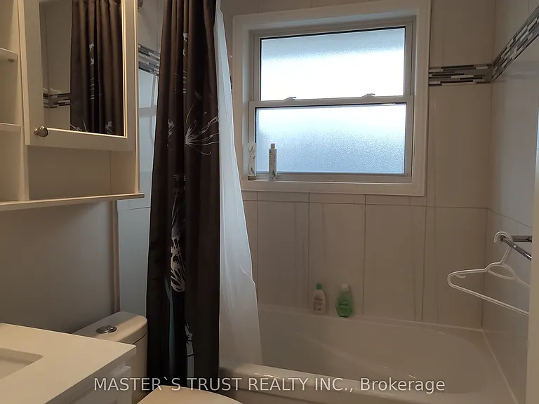 30 William St #UPPER — Photo 6