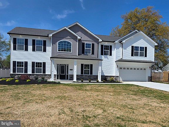 2nd image of 2826 Garden Ln