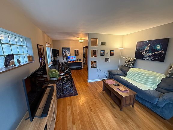 3rd image of 4976 Oleatha Ave #4976