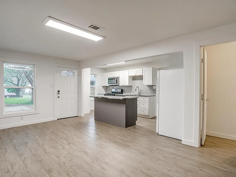 311 Byron St — Photo 2