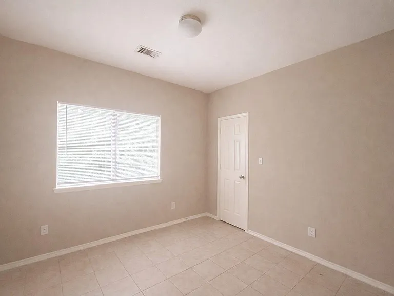 9104 N Green River Dr #A — Photo 35