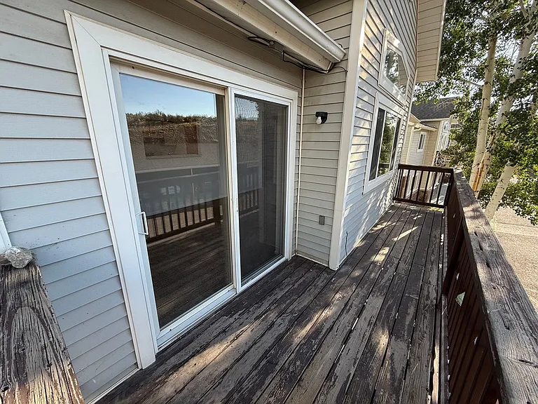 565 Redcliff Cir — Photo 12