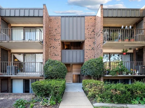 4404 Island Pl #1111, Annandale, VA 22003