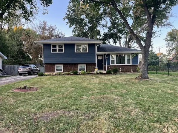 29W034 Lester St, West Chicago, IL 60185