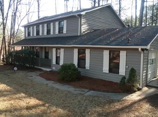 100 Huntington Ct, Fayetteville, GA 30214