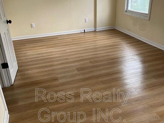 4th image of 653 Oswald St