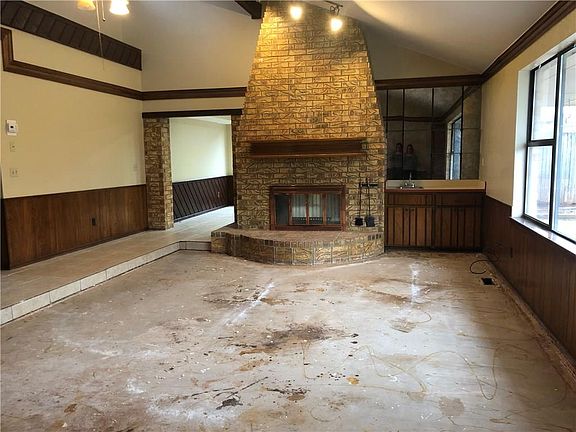 4th image of 1009 SW 112th St