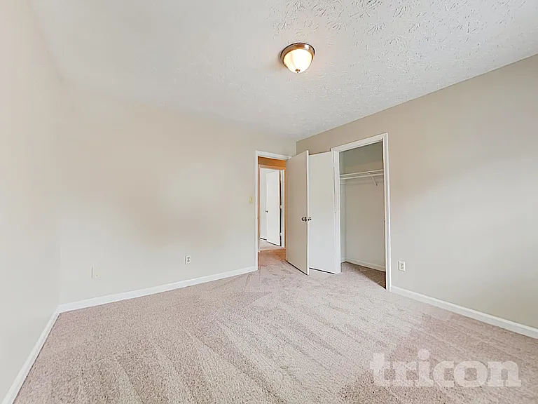 190 Canterbury Ln — Photo 10