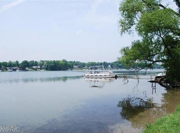 5th image of 70841 Lakeview Dr