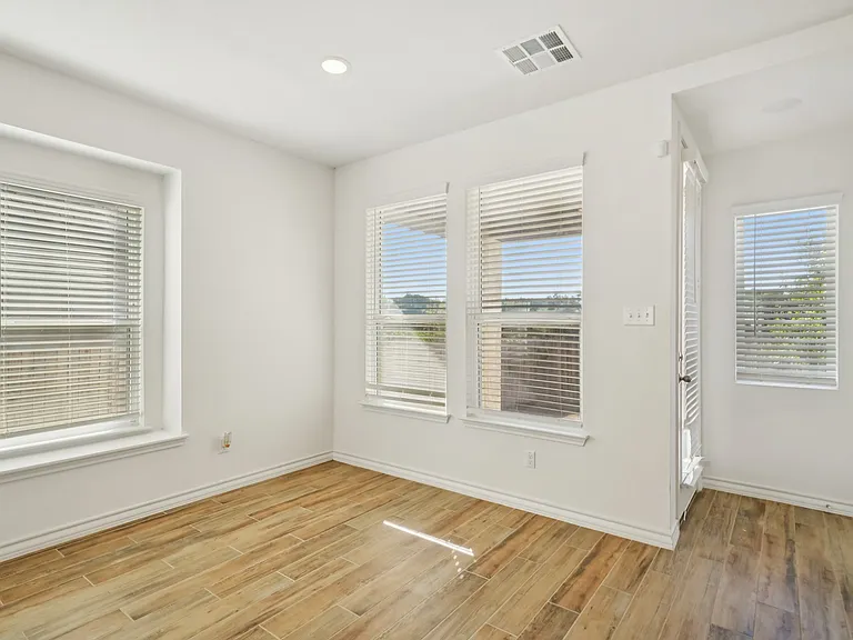 10833 Coppola — Photo 11