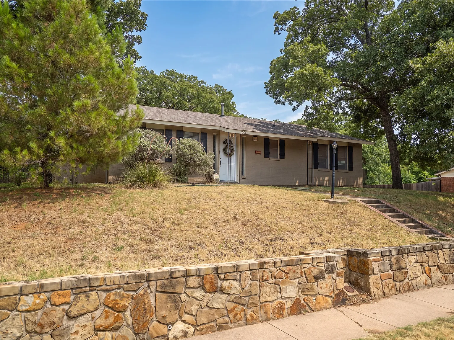 3 bed, 1524 sqft, $2,400 — Photo 3