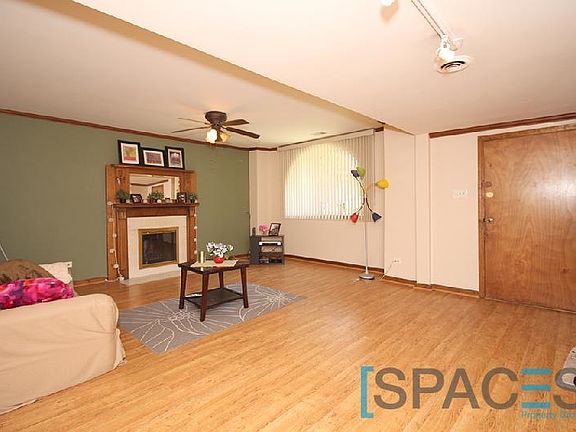 2nd image of 3514 N Wilton Ave #Grdn