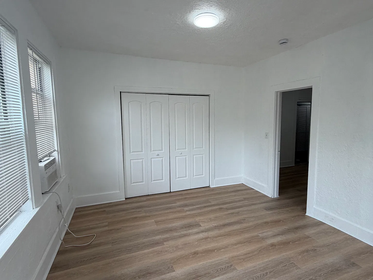 1 bed, 700 sqft, $1,800 — Photo 3