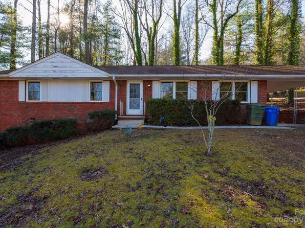 325 Comet Dr, Hendersonville, NC 28791