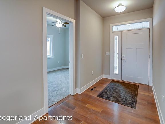 3rd image of 813 Vineyard Dr
