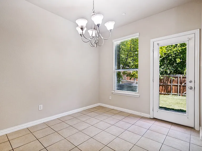 241 Barrington Ln — Photo 10