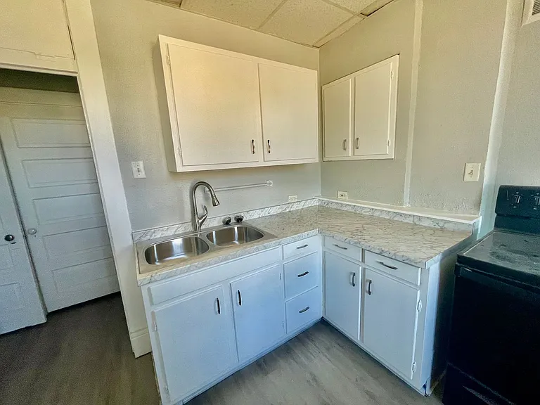 810 Amity Street — Photo 8