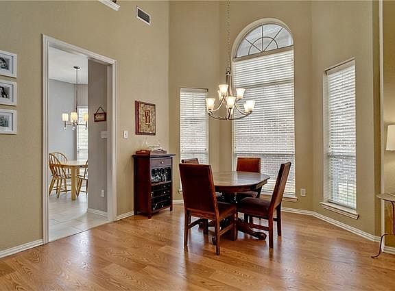 4th image of 949 Parker Dr