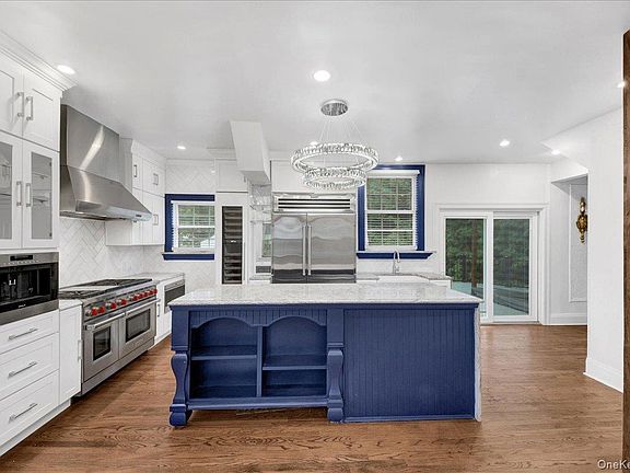4th image of 32 Deerfield Avenue