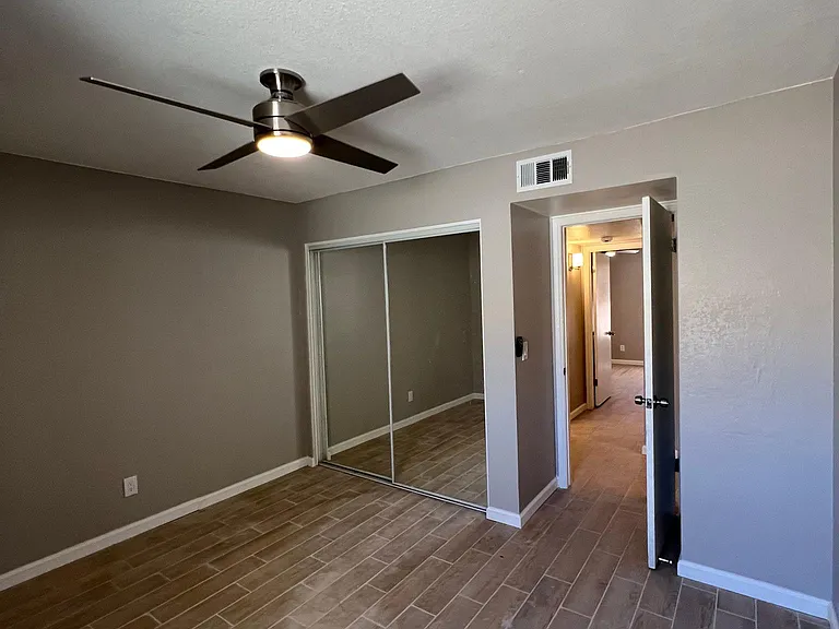 2851 E Capri Cir — Photo 5
