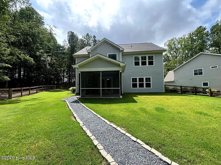 404 Endicott Ct — Photo 43