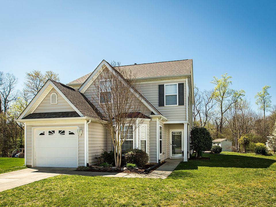 3/2.5  Wooded cul-de-sac lot