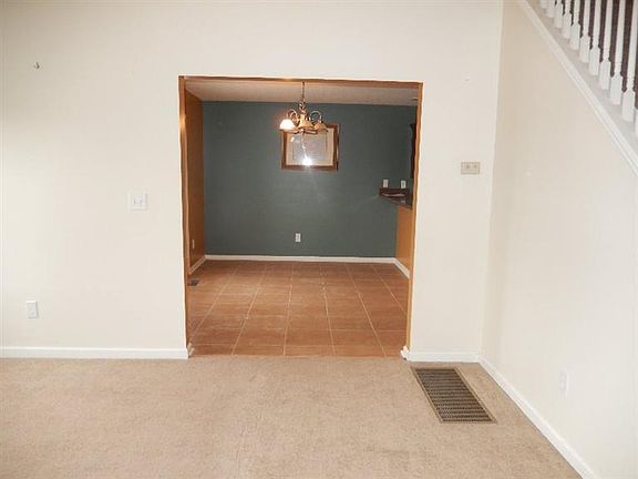 3rd image of 253 White Oak Trce