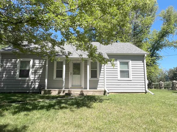 212 S 14th St, Clear Lake, IA 50428