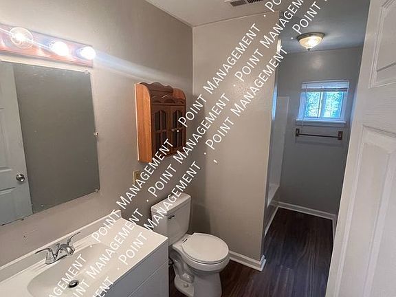 5th image of 933 17th St NW