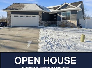 344 Worthington Ct, Hiawatha, IA 52233