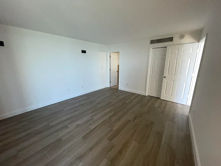 5200 N Flagler Dr #2004 — Photo 10