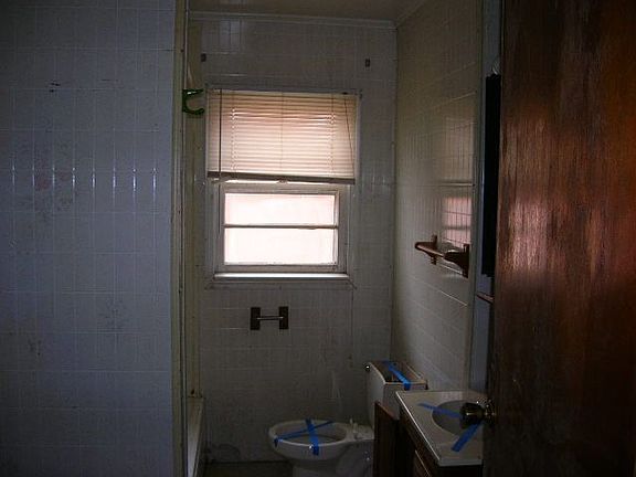 5th image of 504 Ballard Ave