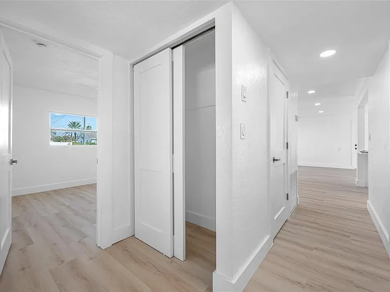7930 Causeway Blvd S — Photo 25