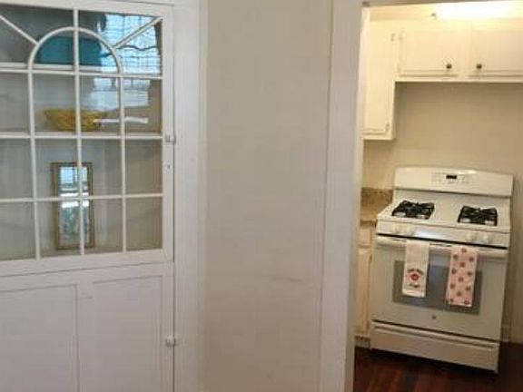 5th image of 2114 Burdette St #C