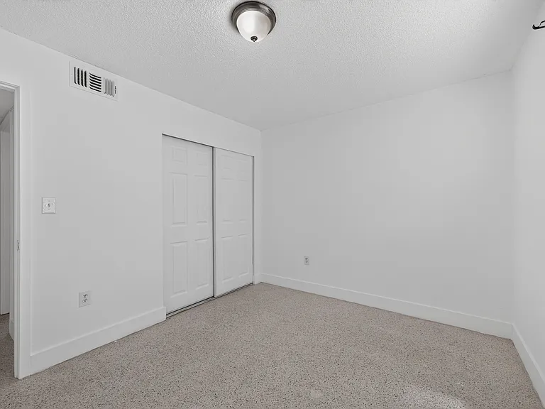 2726 SW 21st St #103 — Photo 9