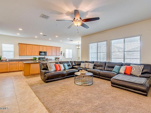 3rd image of 842 E Horseshoe Pl