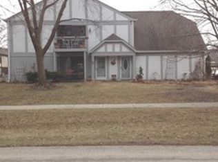 7303 Baybury Ave, Downers Grove, IL 60516