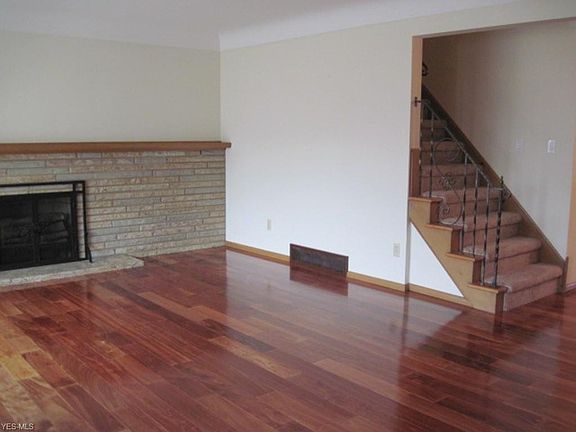 4th image of 21140 Seabury Ave