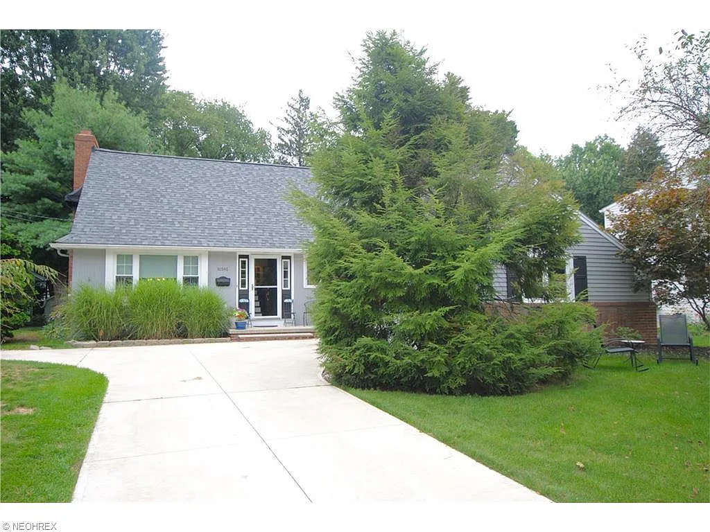 30546 Manhasset Dr photo 1