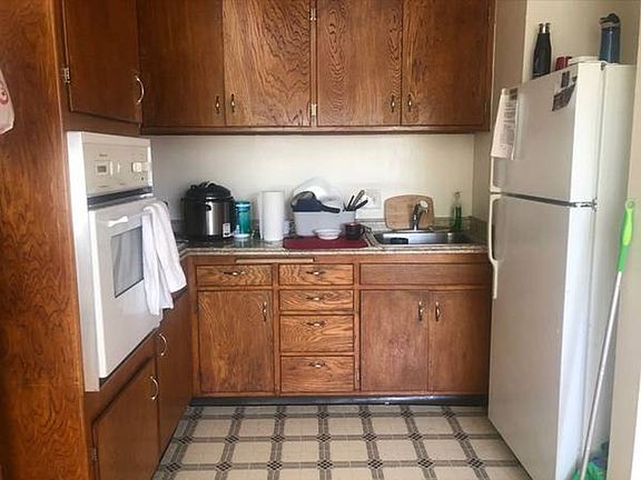 4th image of 2540 Benvenue Ave APT 204