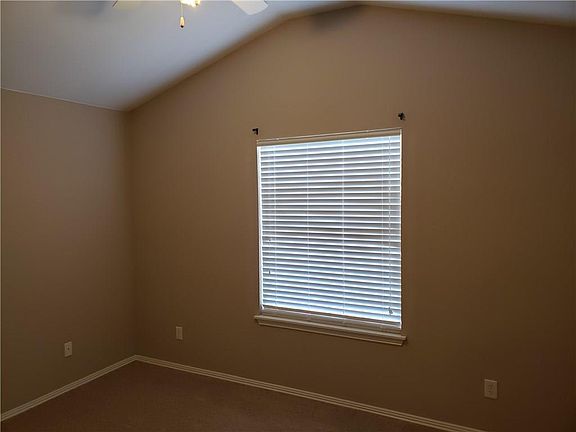 5th image of 308 Buffalo Gap Dr