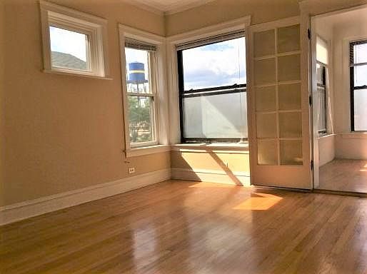 3rd image of 1457 W Foster Ave APT 1F