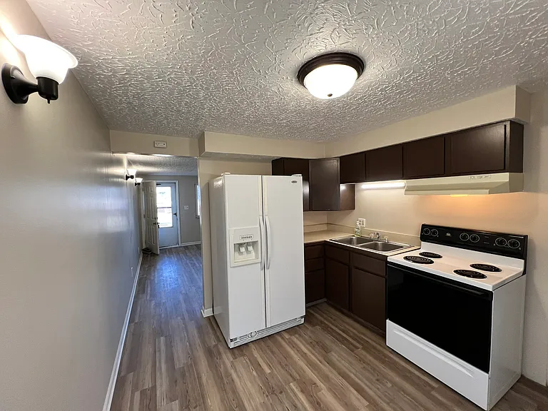 57 Oakwood Dr #4 — Photo 5