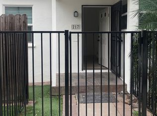 211 Olive Ave #B, Huntington Beach, CA 92648
